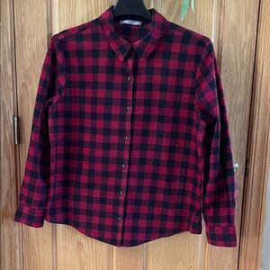 Lee Women’s Red and Black Soft Lightweight Fleece Buffalo Plaid Button-Up Shirt